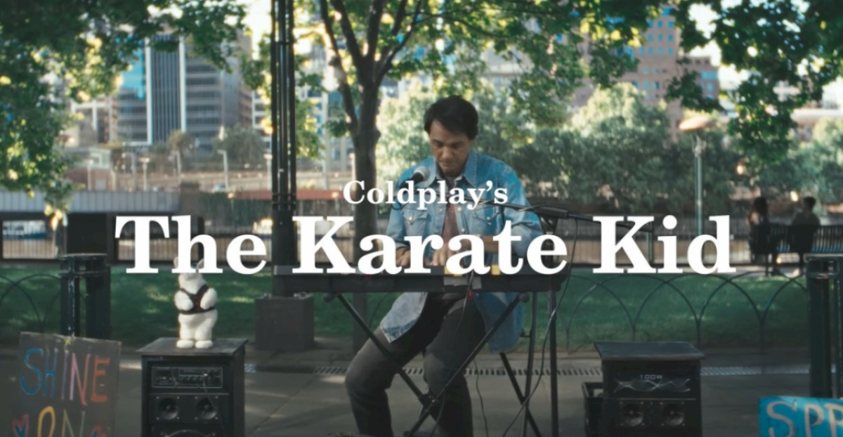 coldplay-estrena-el-videoclip-‘the-karate-kid’-con-ralph-macchio